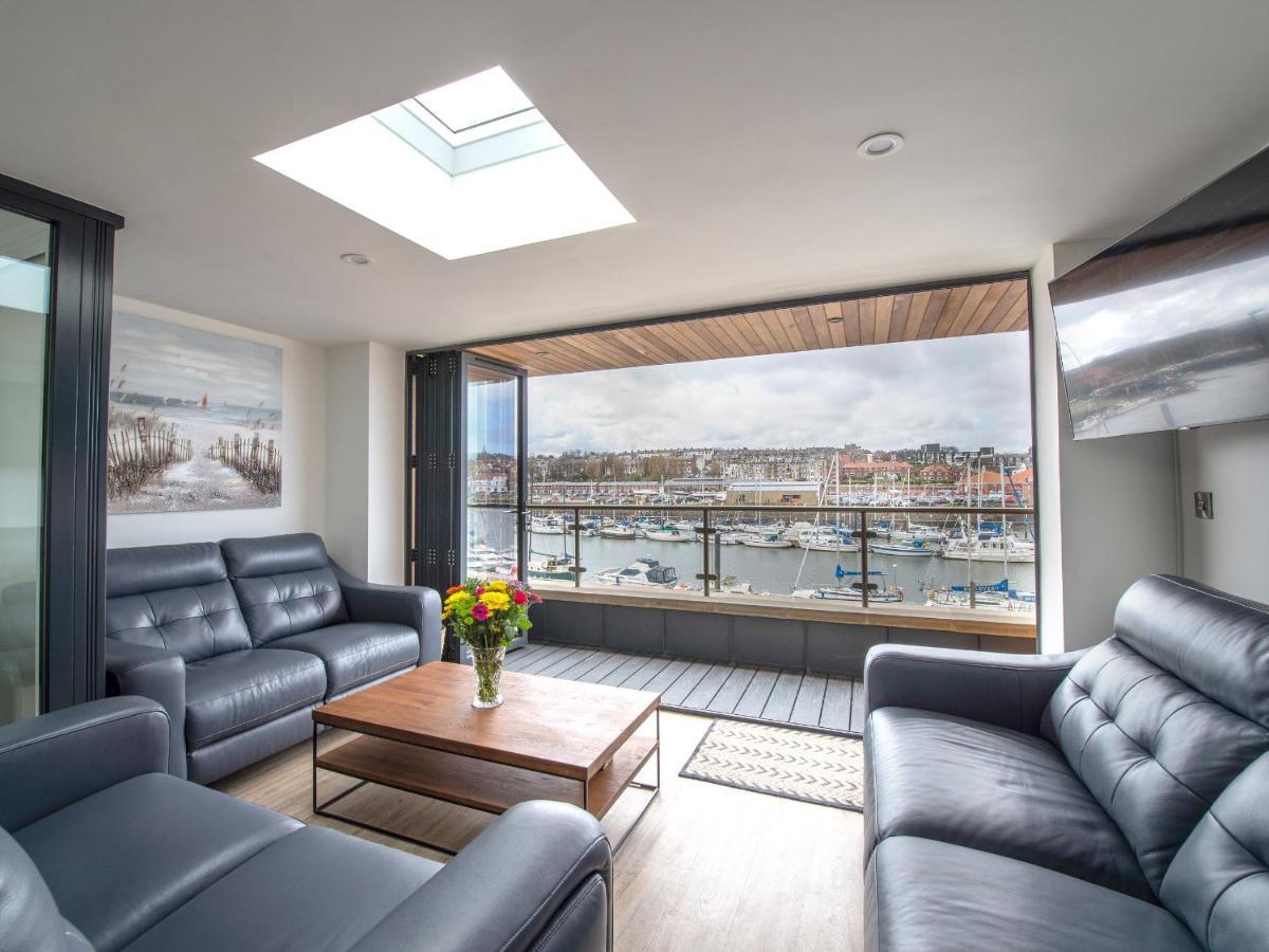 Harbour Sunset Villa Whitby Exterior photo
